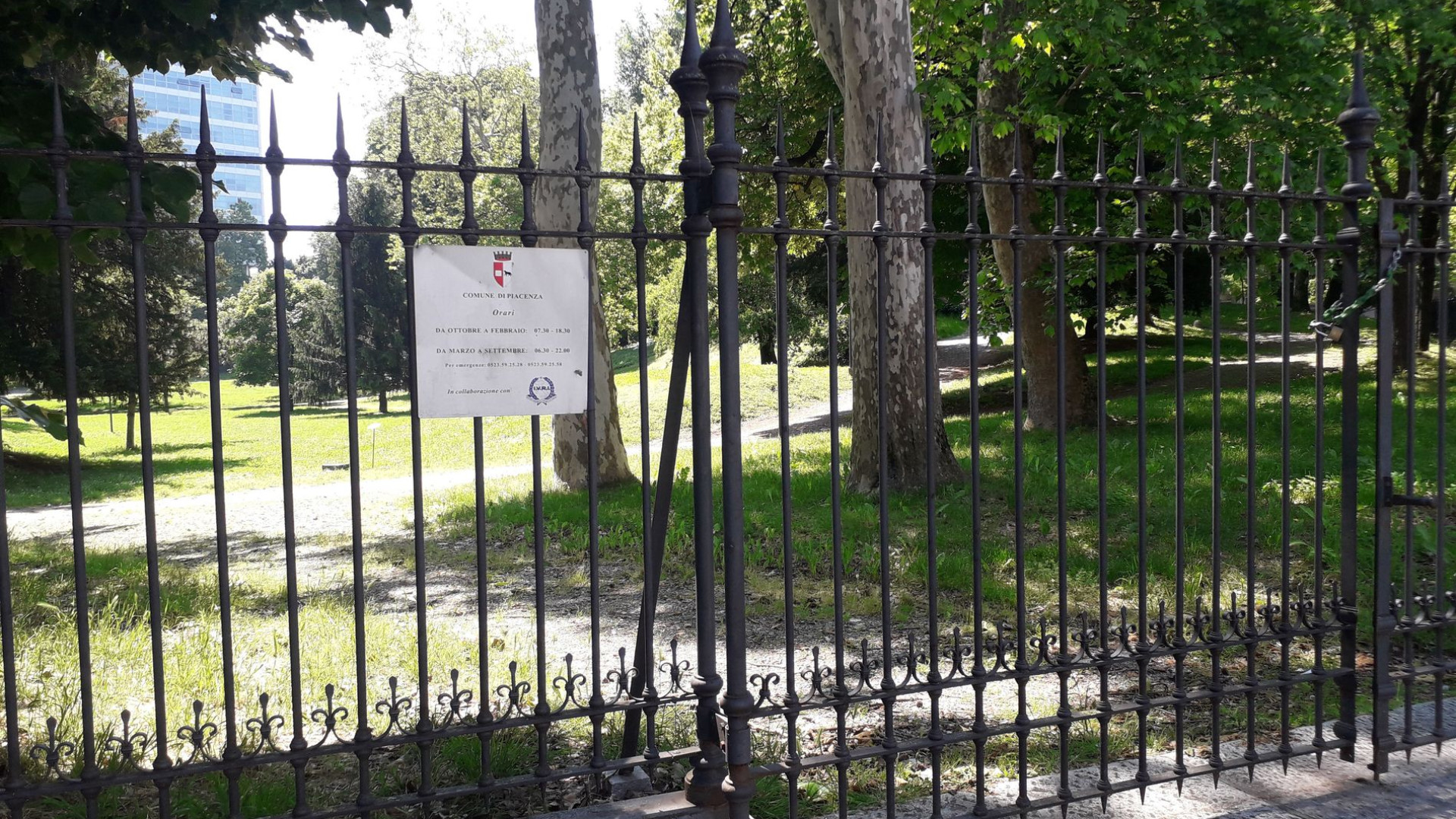 Zandonella replica a Dadati: “Più eventi ok, ma cancelli rimangono chiusi”