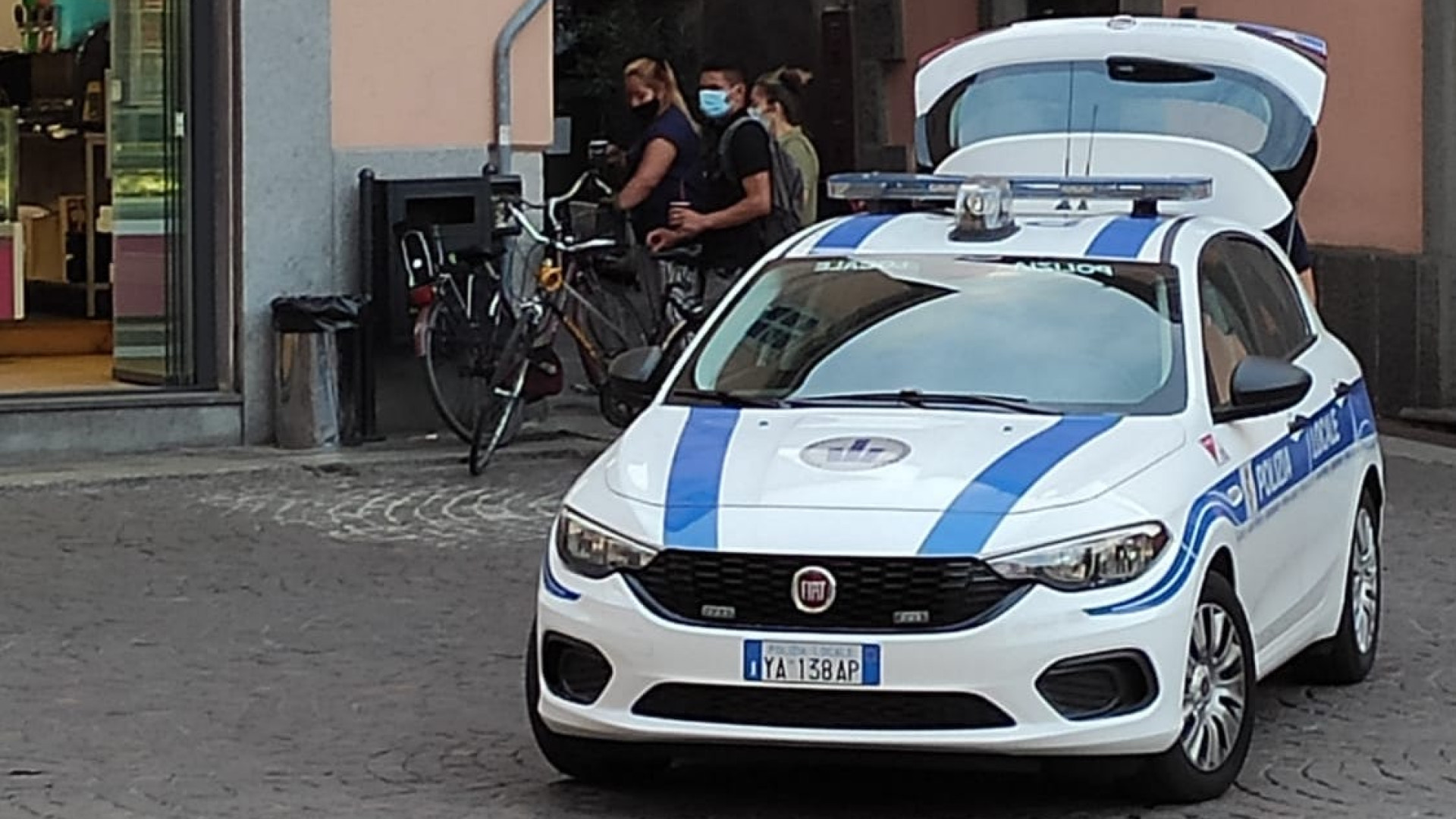 Ordinanza anti-gradini, raffica di multe e proteste: "Zero cartelli esposti, faremo ricorso"