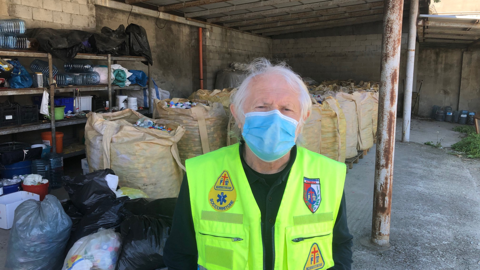 Povertà da Covid, l'aiuto che arriva dai tappi: "Oltre cento quintali per fare solidarietà"