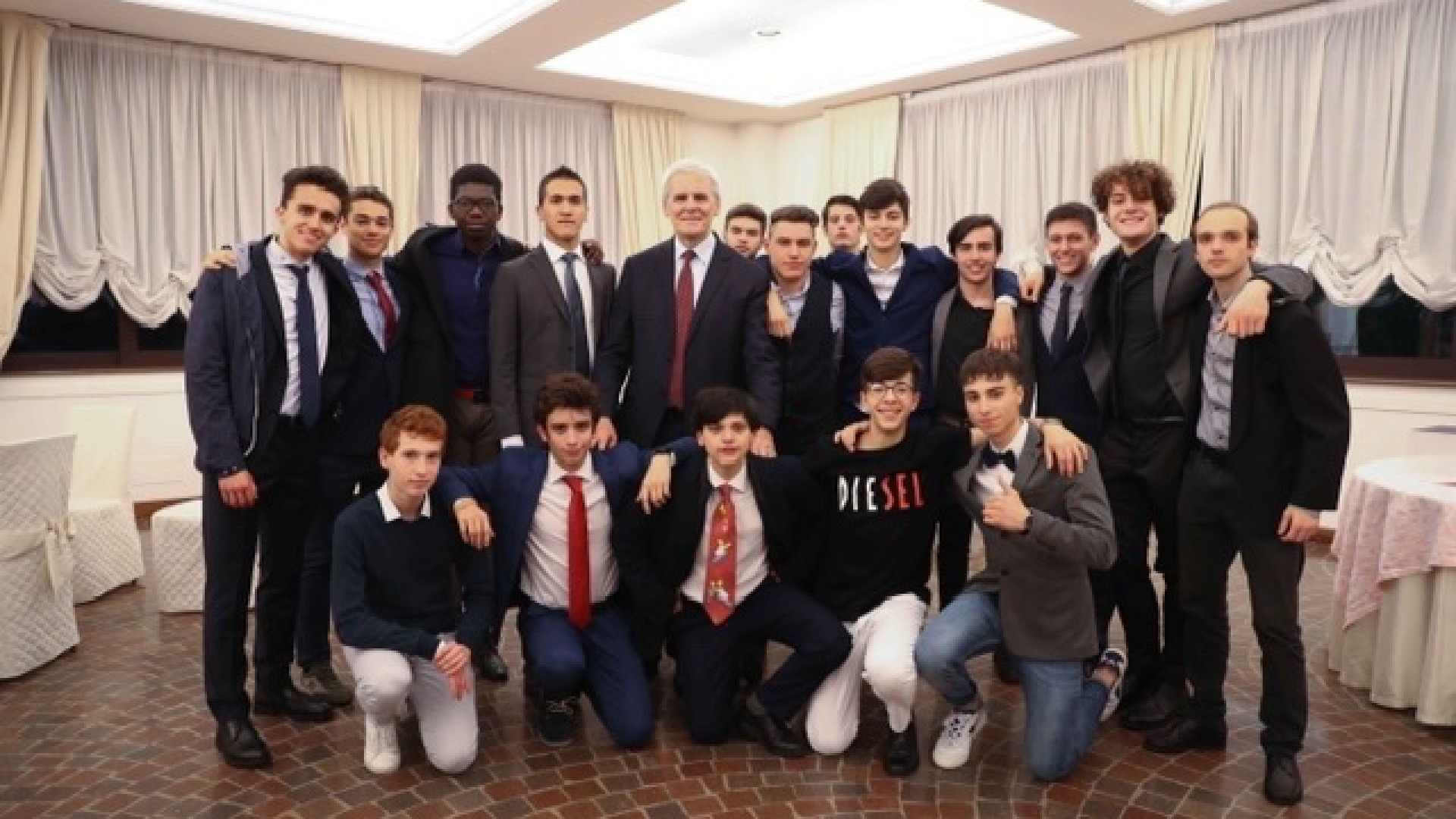 Stagione finita, gli arbitri piacentini fanno festa con il presidente Nicchi