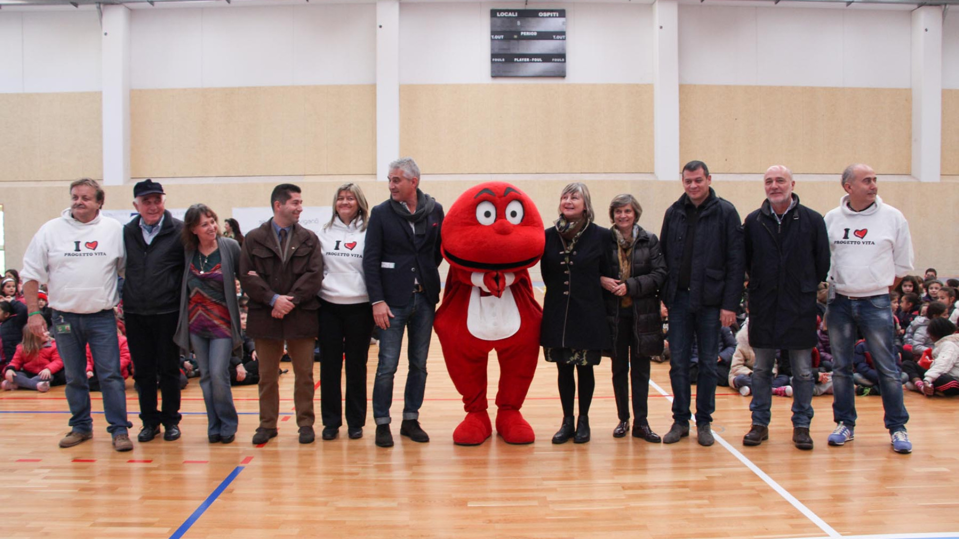 Sorpresa a Borgonovo, arriva il Gabibbo. "Venite alla Partita del cuore"