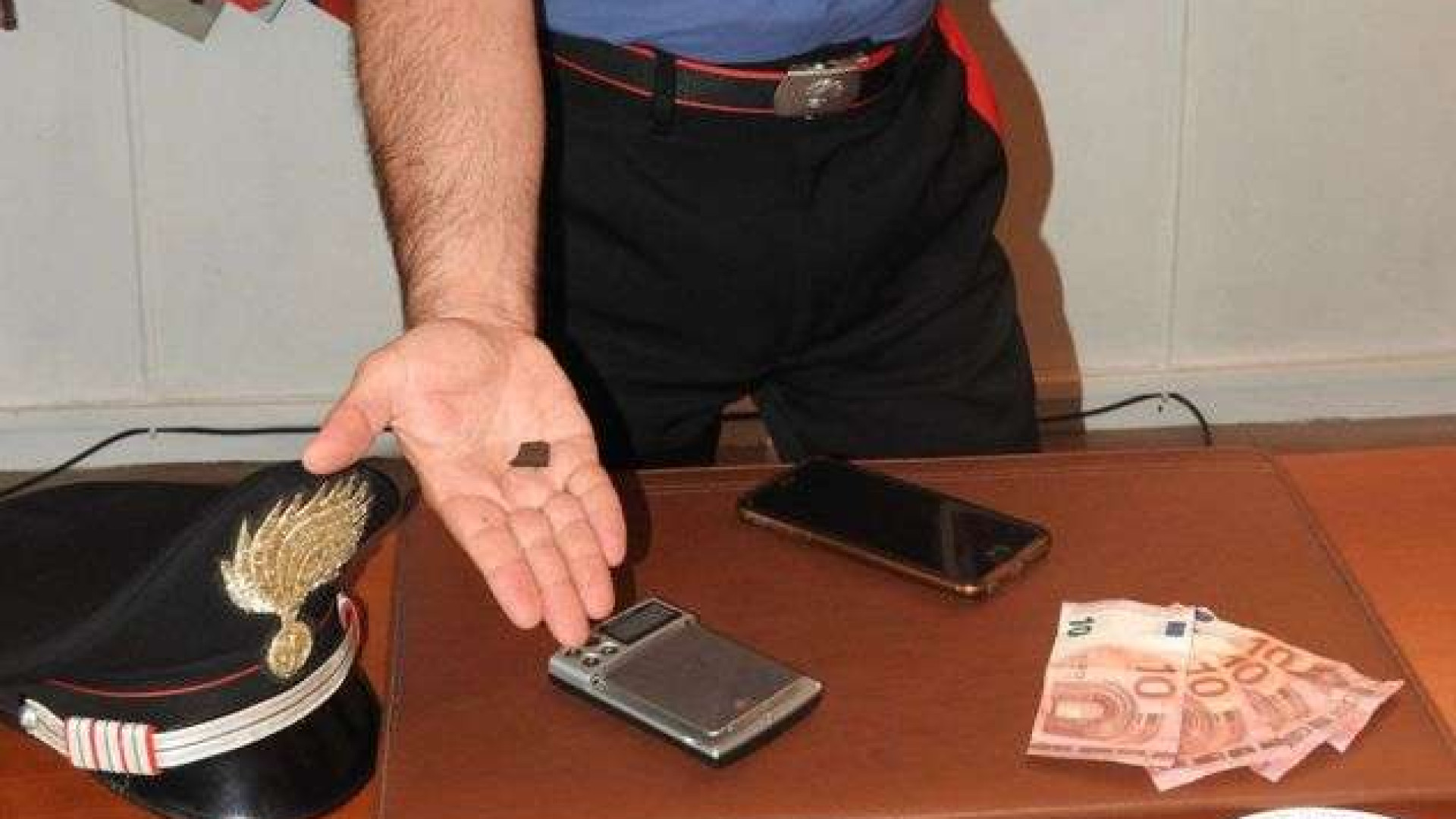 Lotta allo spaccio: due arresti dei carabinieri, in via Torricella e a Castello