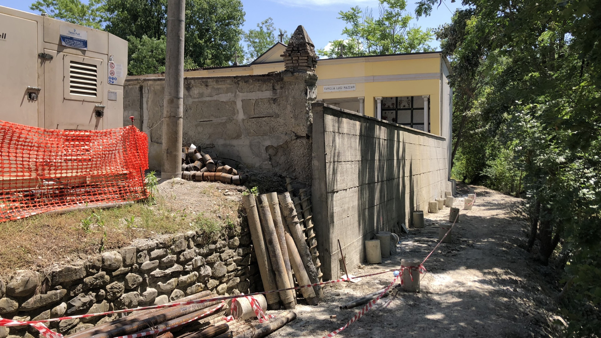 Avviati gli interventi per rinforzare i cimiteri di Quadrelli e Viserano