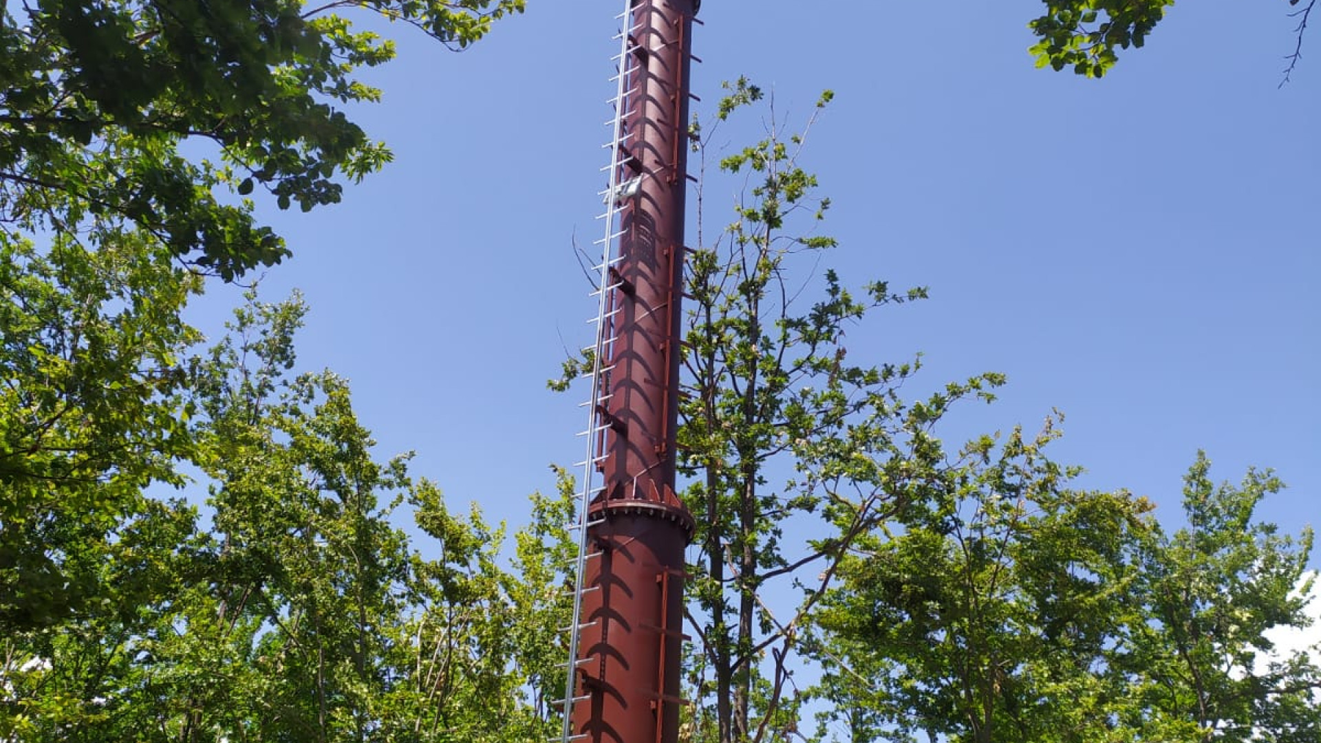 Nuova antenna della rete mobile a Dezza. I telefonini prenderanno anche Ceci