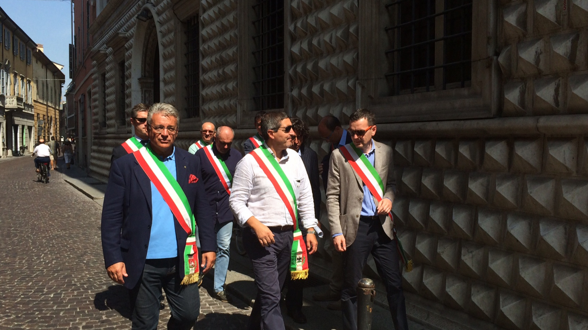 Poste in chiusura, i sindaci: "Aprire almeno un giorno a settimana"