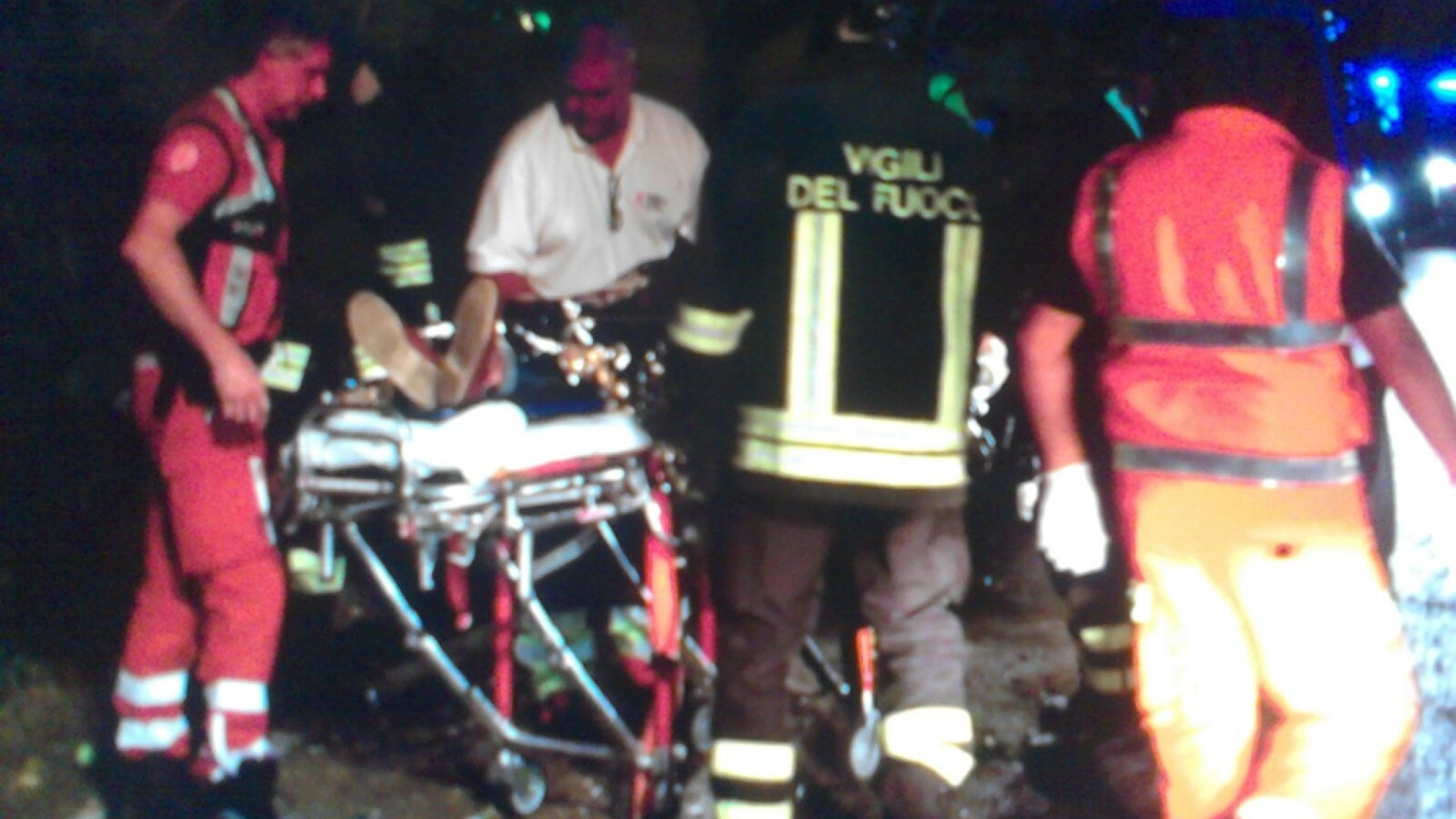 Auto fuori strada tra Borgonovo e Sarmato: cinque giovani feriti