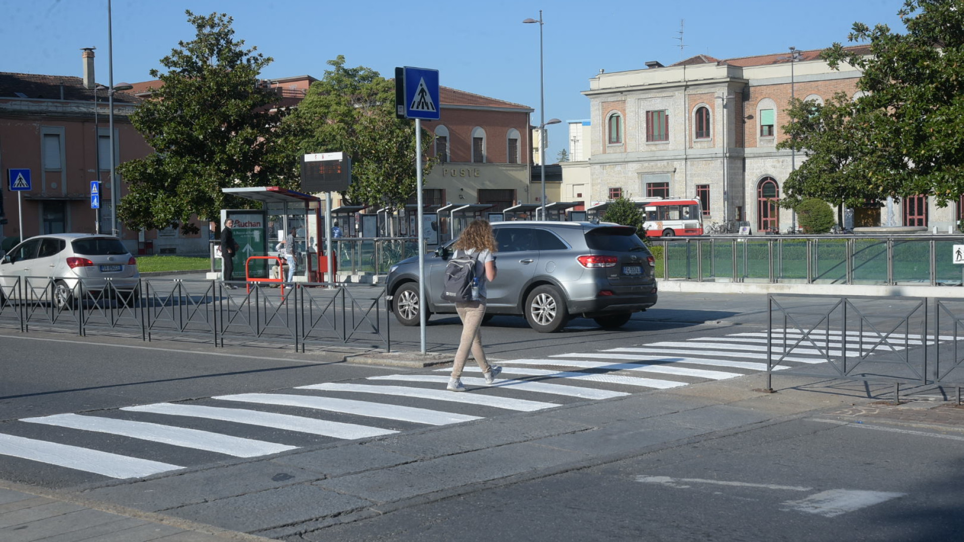 In piazzale Marconi resuscitate le "zebre" per l'attraversamento a piedi