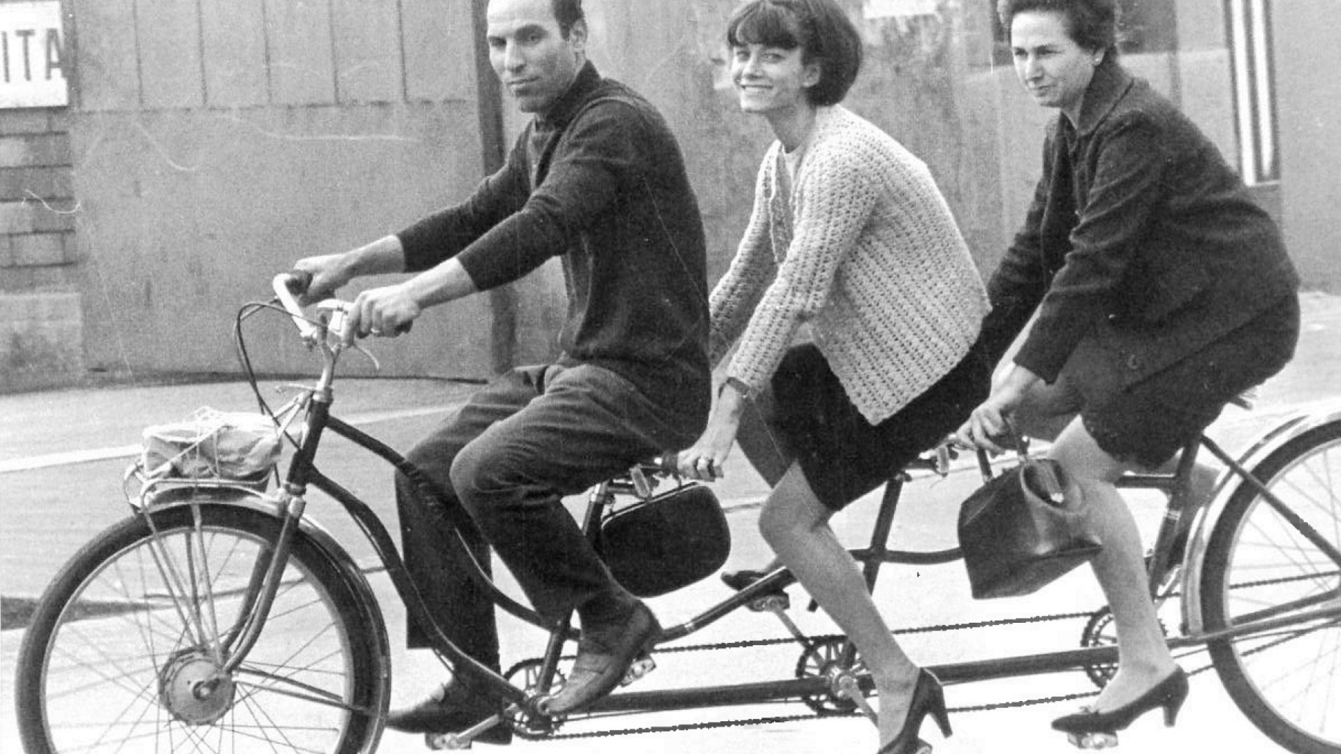 Dalle fabbriche alle staffette partigiane: la storia della bici a Piacenza in un libro
