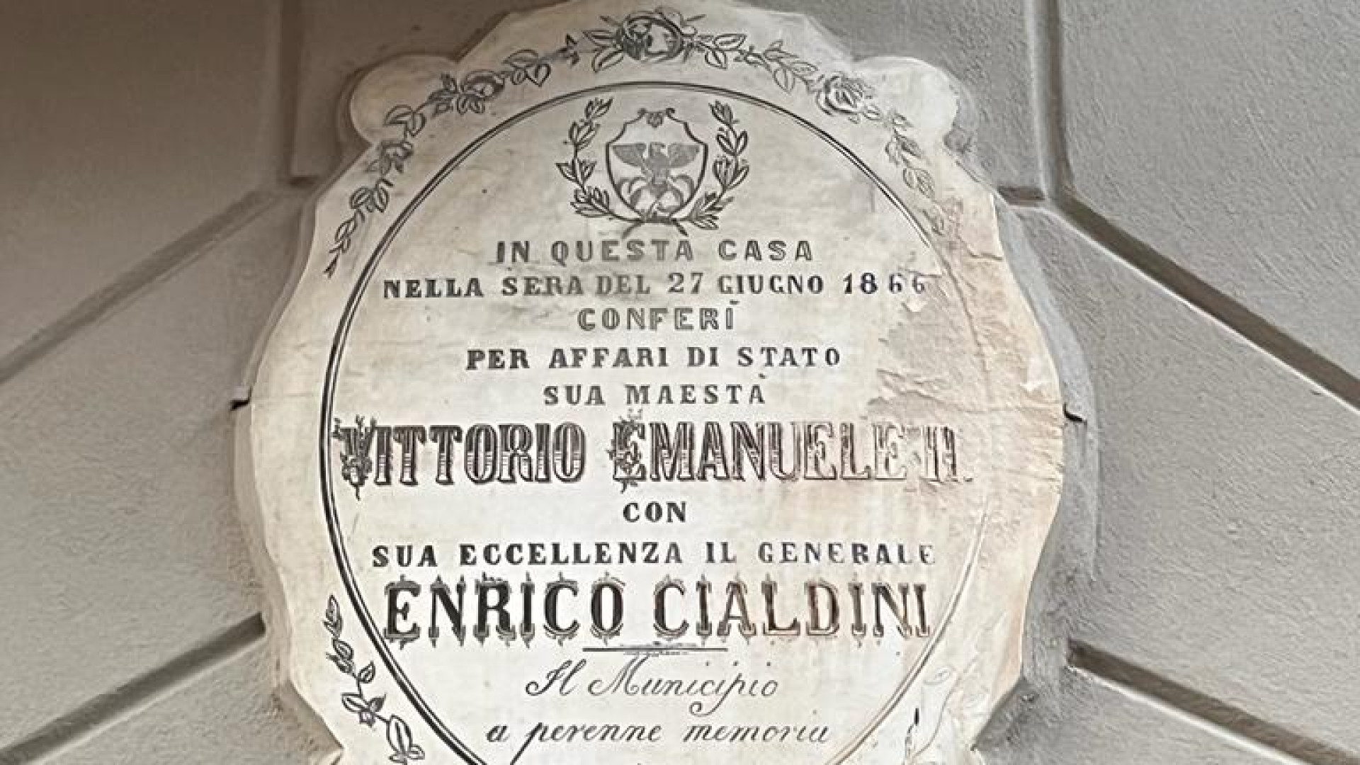 Lapide a Monticelli ricorda Enrico Cialdini, generale che compì massacri in Sud Italia