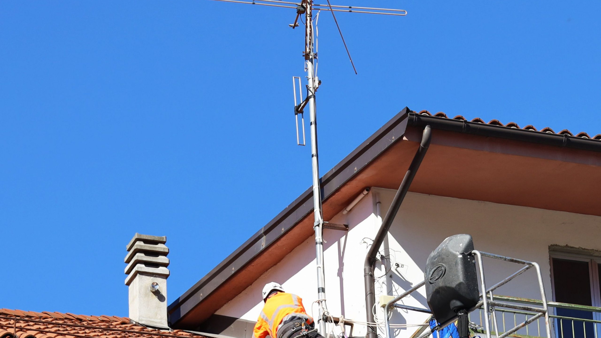 Bobbio, installata l'antenna della Protezione civile dell'Alta Val Trebbia