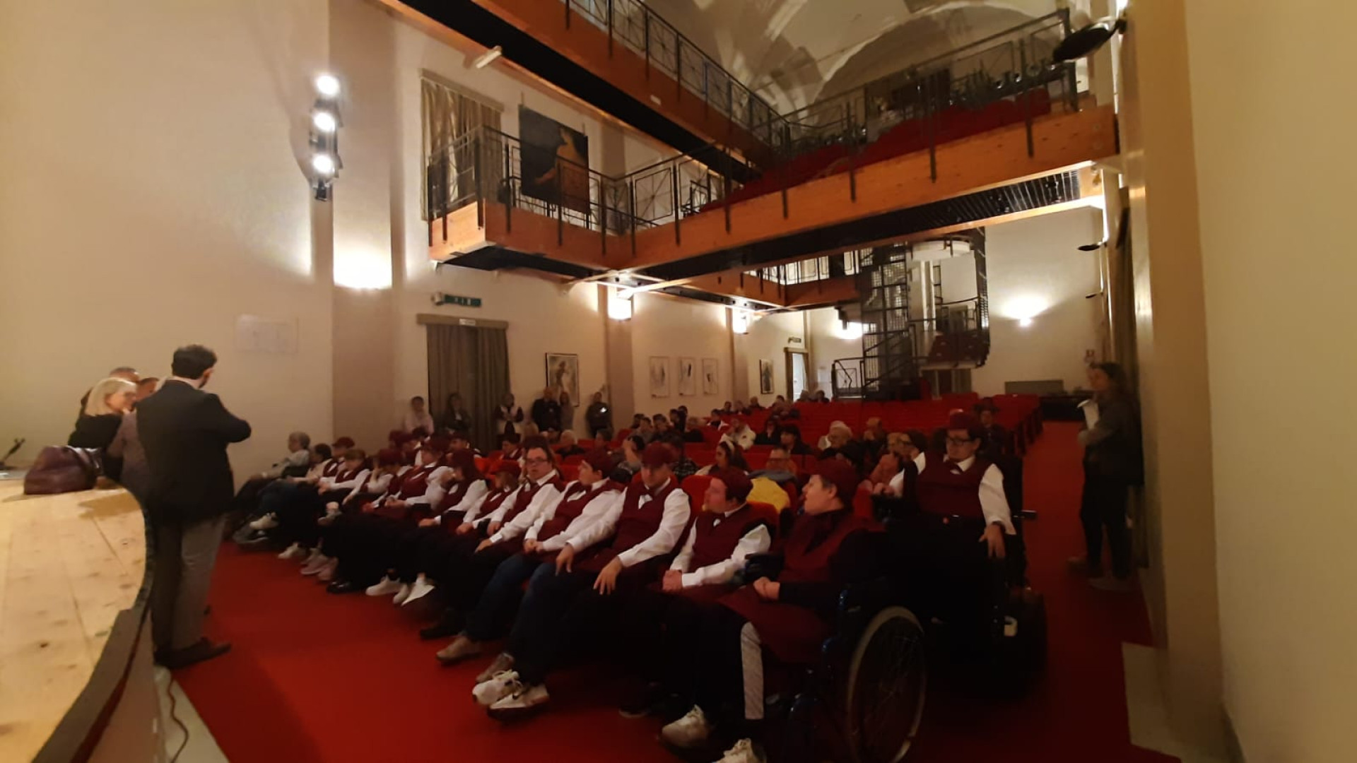 Al Verdi di Castel San Giovanni caffè e stuzzichini serviti da 15 ragazzi speciali