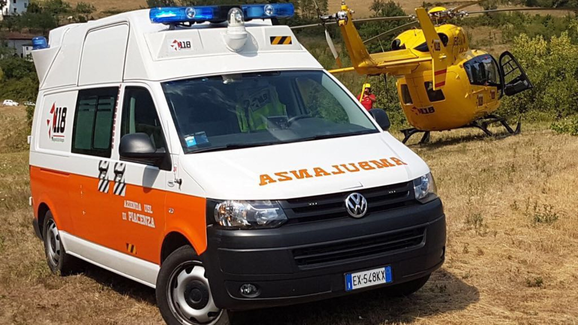 Cognoli di Pecorara, si conficca una roncola nella tibia. Arriva l'elisoccorso