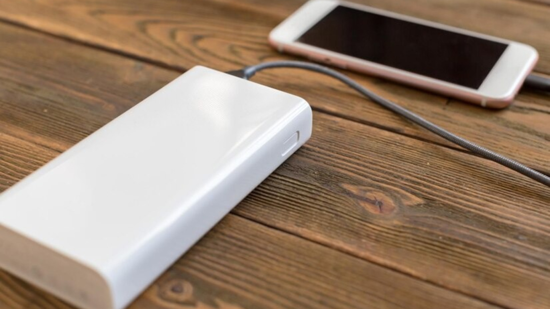 Mantieni il tuo smartphone sempre carico anche in vacanza con un powerbank!