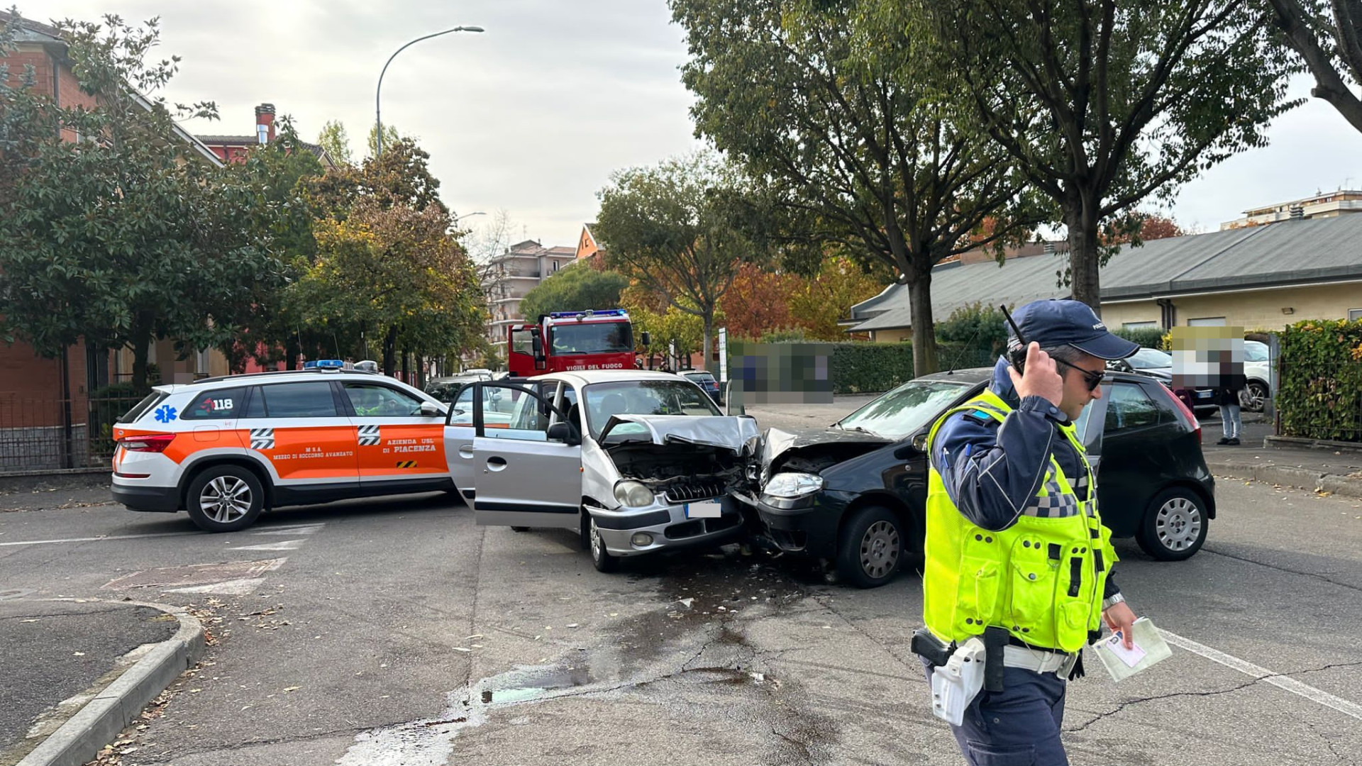 Scontro tra due auto un via Buozzi, quattro persone ferite condotte all'ospedale