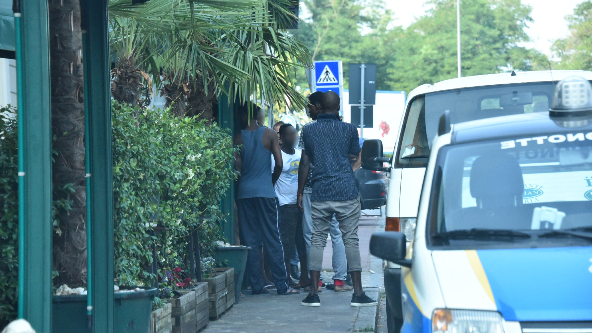 "Paghetta" pagata in ritardo: profugo protesta con un bastone