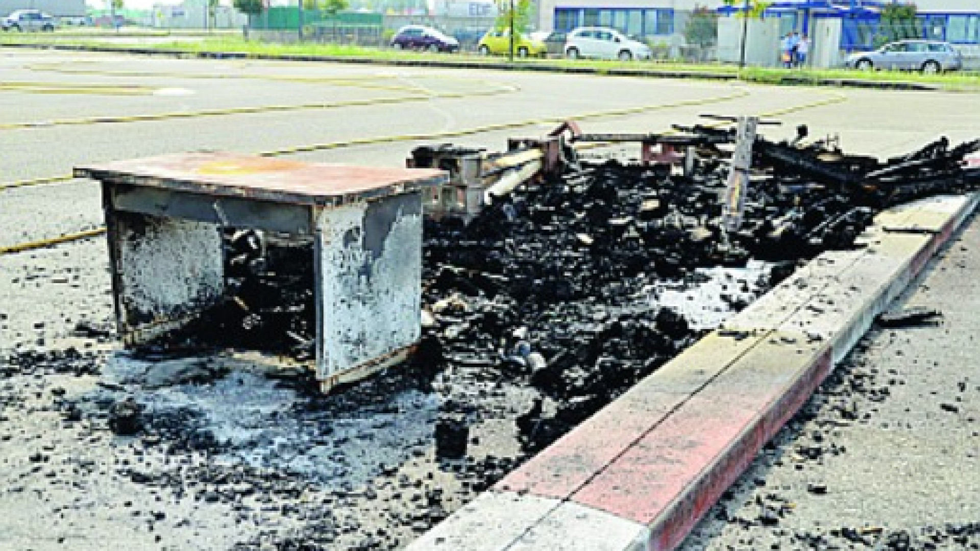 Piromane appicca il fuoco alla pista per macchinine telecomandate