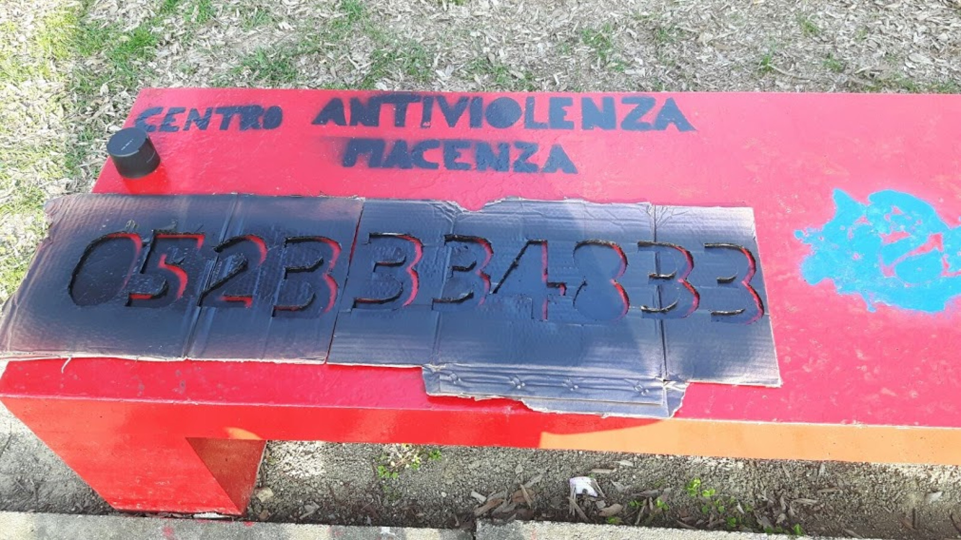 A Gragnano nuova panchina rossa con il numero del Centro antiviolenza