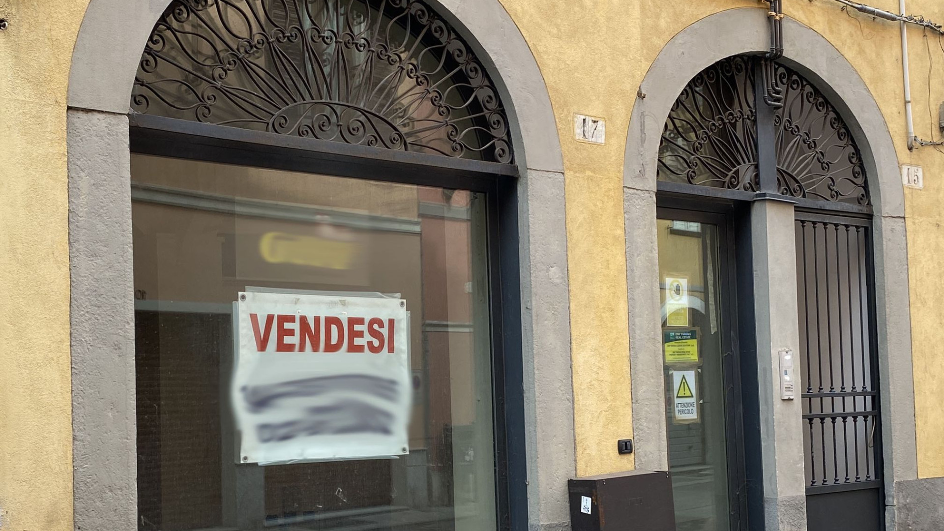 L'esperto: "Il declino del commercio di vicinato dura da anni, resiste solo il lusso"