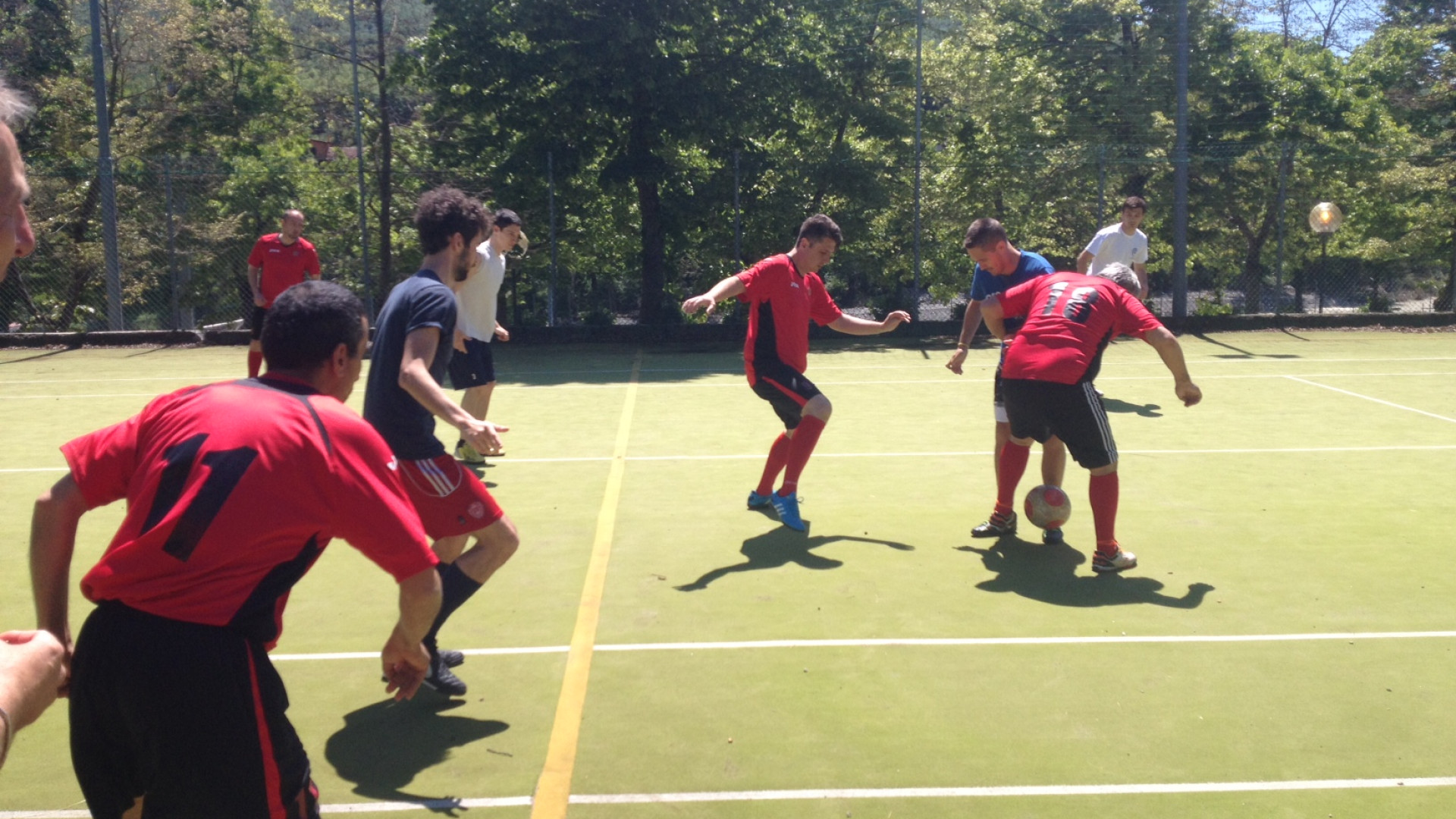 Un calcio al disagio mentale: a Farini partita tra studenti e ospiti del Centro diurno