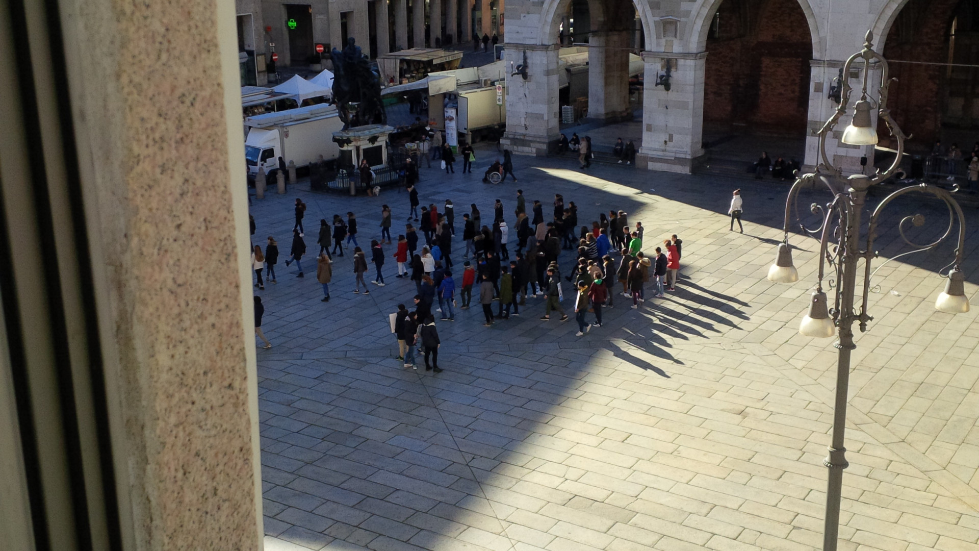 Liceo classico in festa: flash mob degli studenti per invitare la città