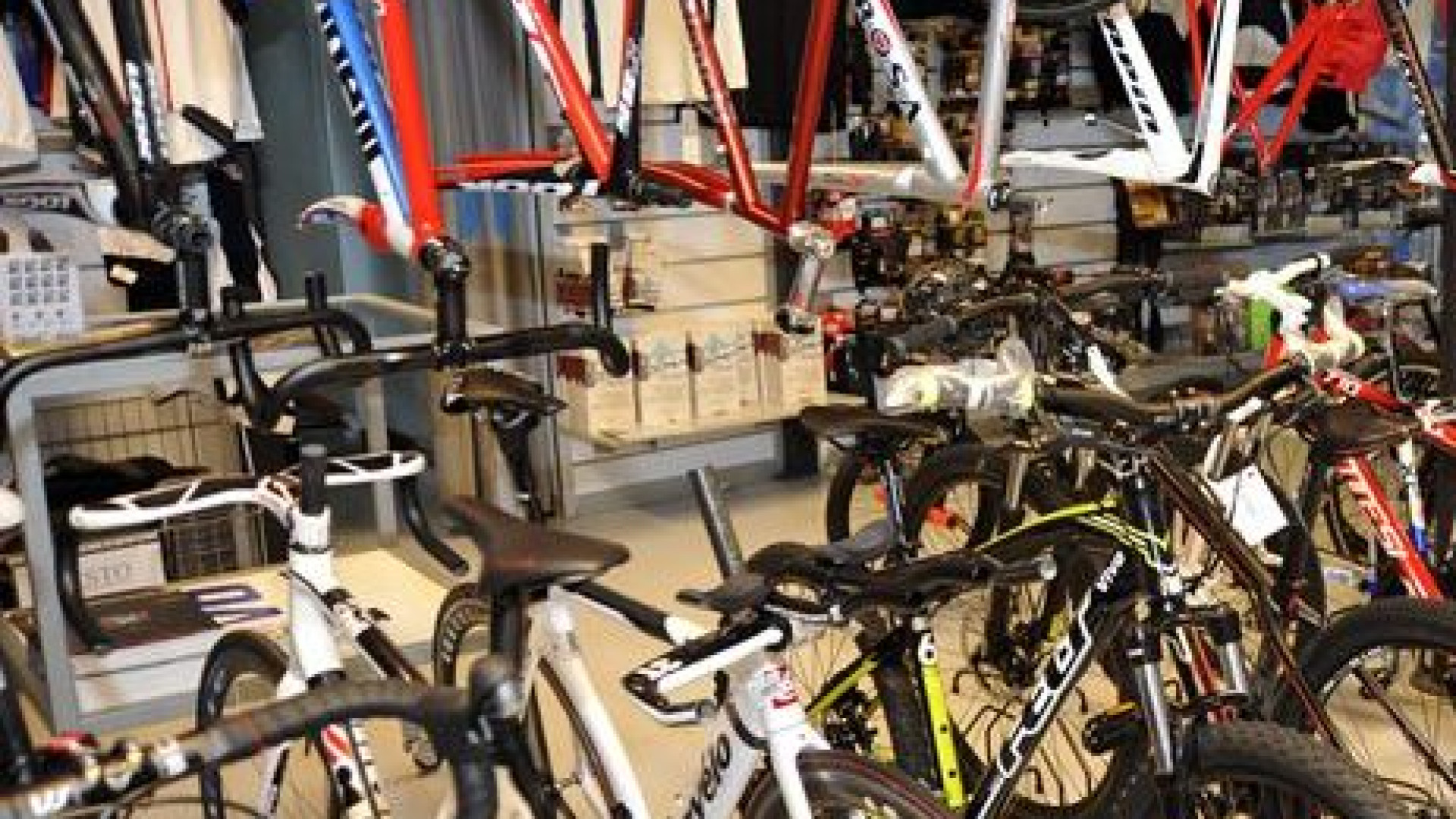 Ancora negozi di bici nel mirino dei ladri. Furto sventato in via Codagnello