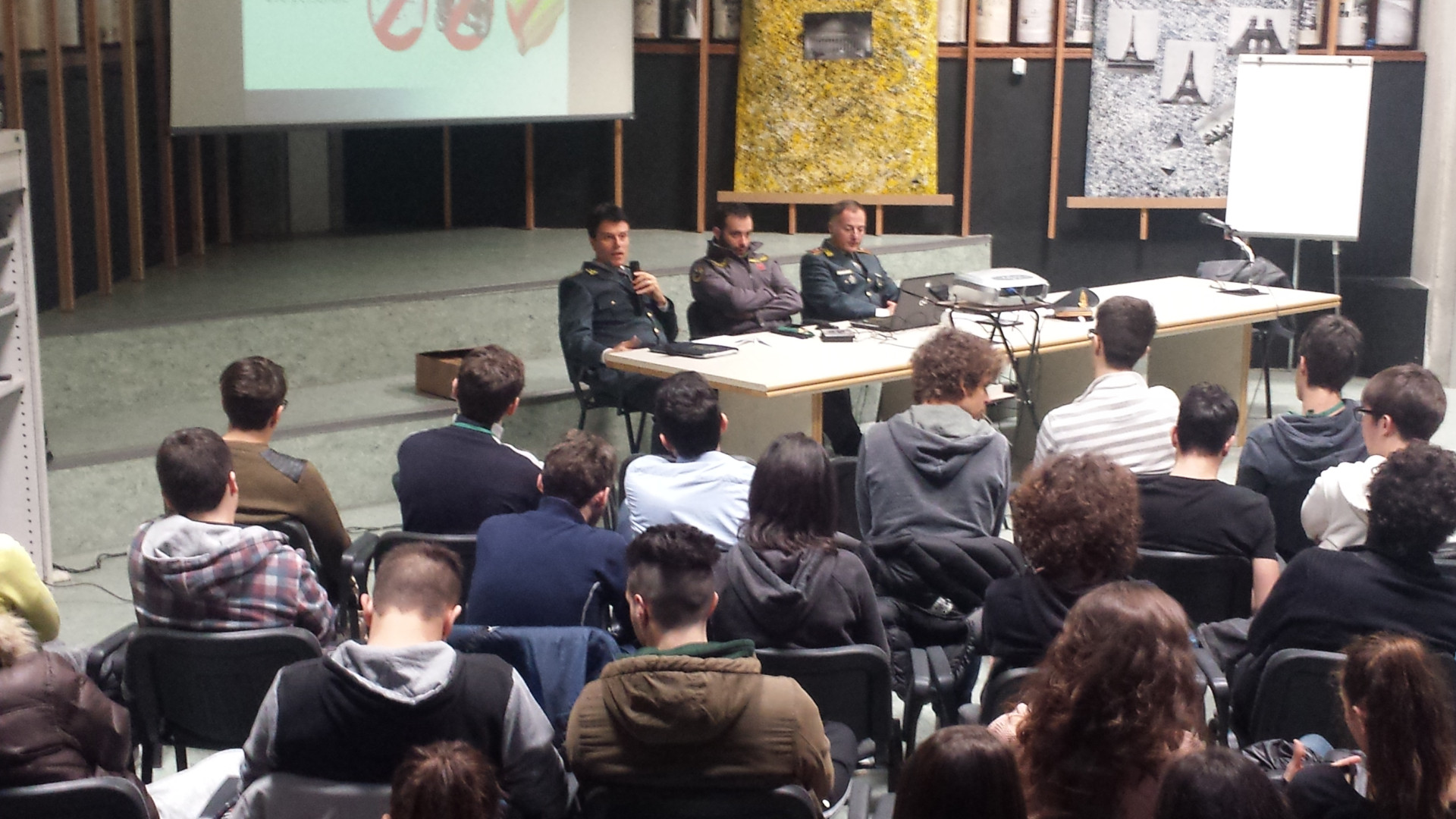 “Educazione alla legalità economica”, al Mattei la Guardia di Finanza in cattedra