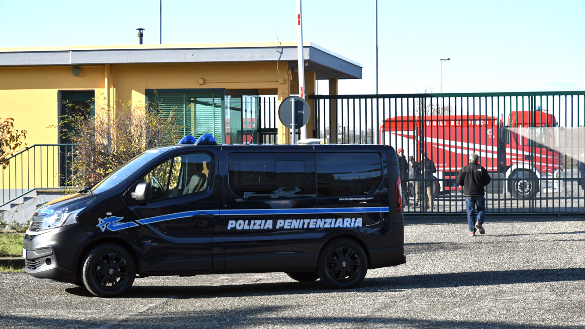 Esce dalle Novate dopo otto anni, i poliziotti lo imbarcano sul primo volo per Tirana