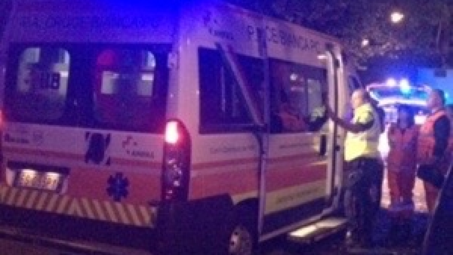 Esce di strada all'alba, 33enne gravemente ferito