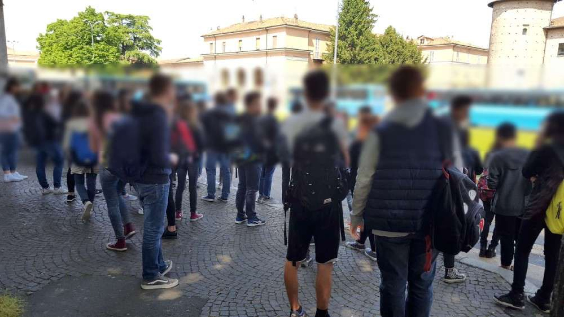 Piazza Cittadella, i commercianti: "Falliremo". Ancora disagi sui bus
