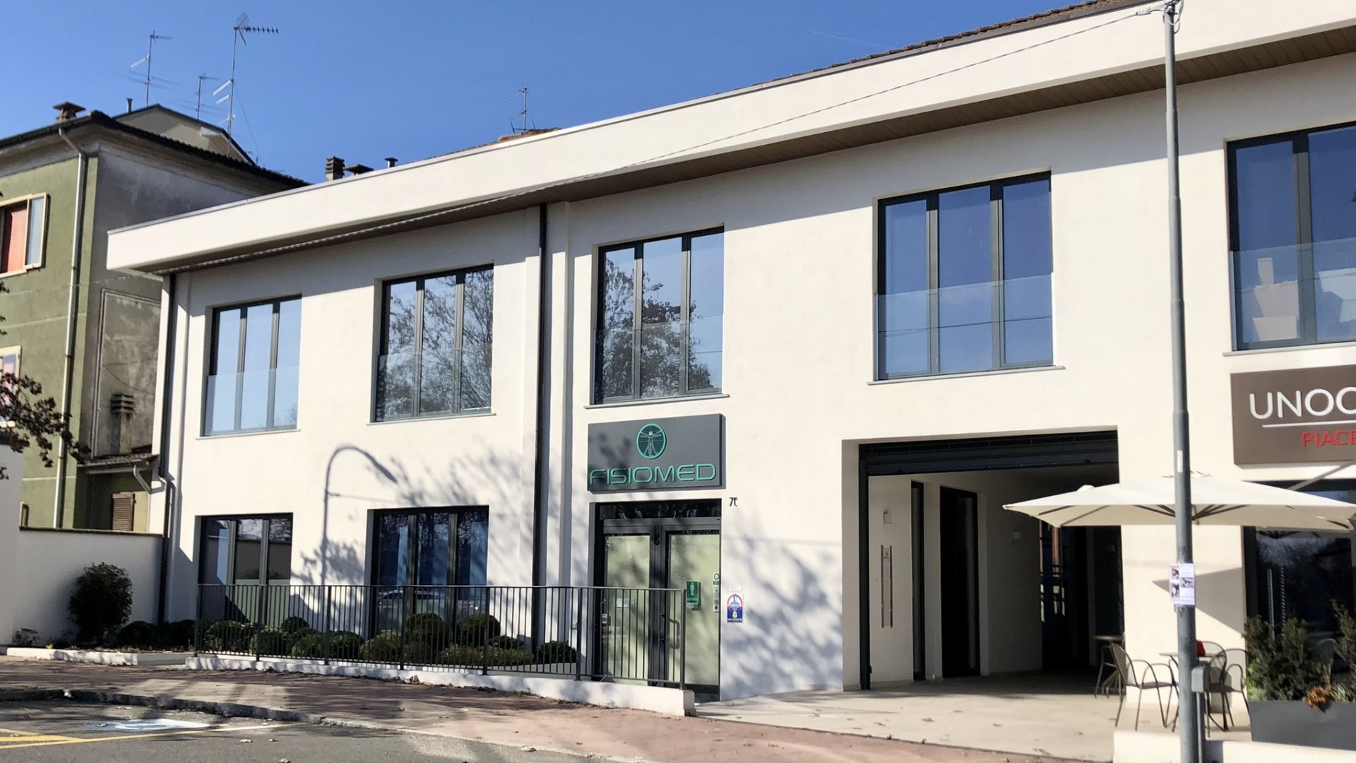 Via Millo, blitz dei ladri al poliambulatorio: rubati apparecchi per 50mila euro