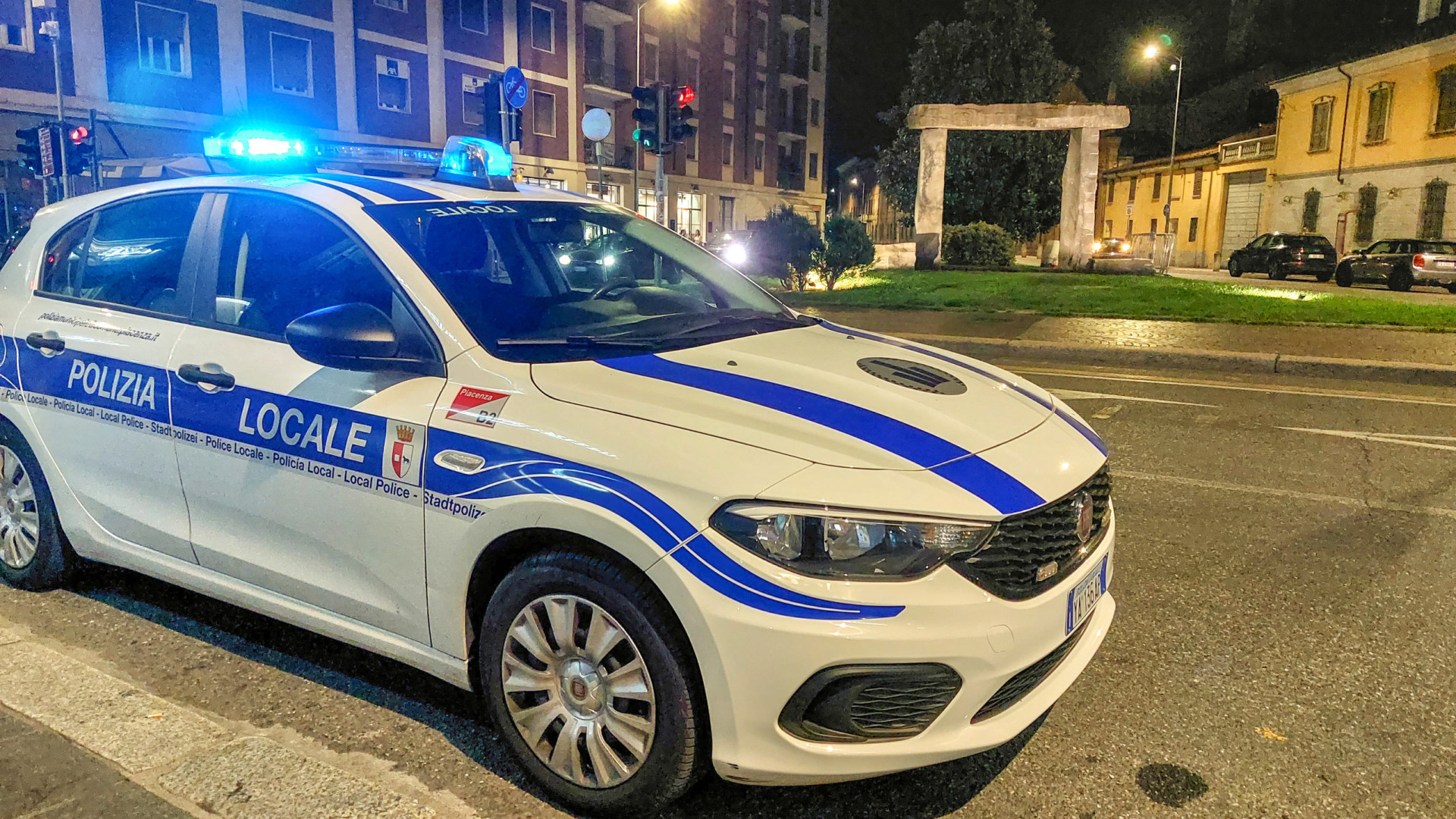 Ubriachi e senza patente sfuggono al controllo: rintracciati e denunciati