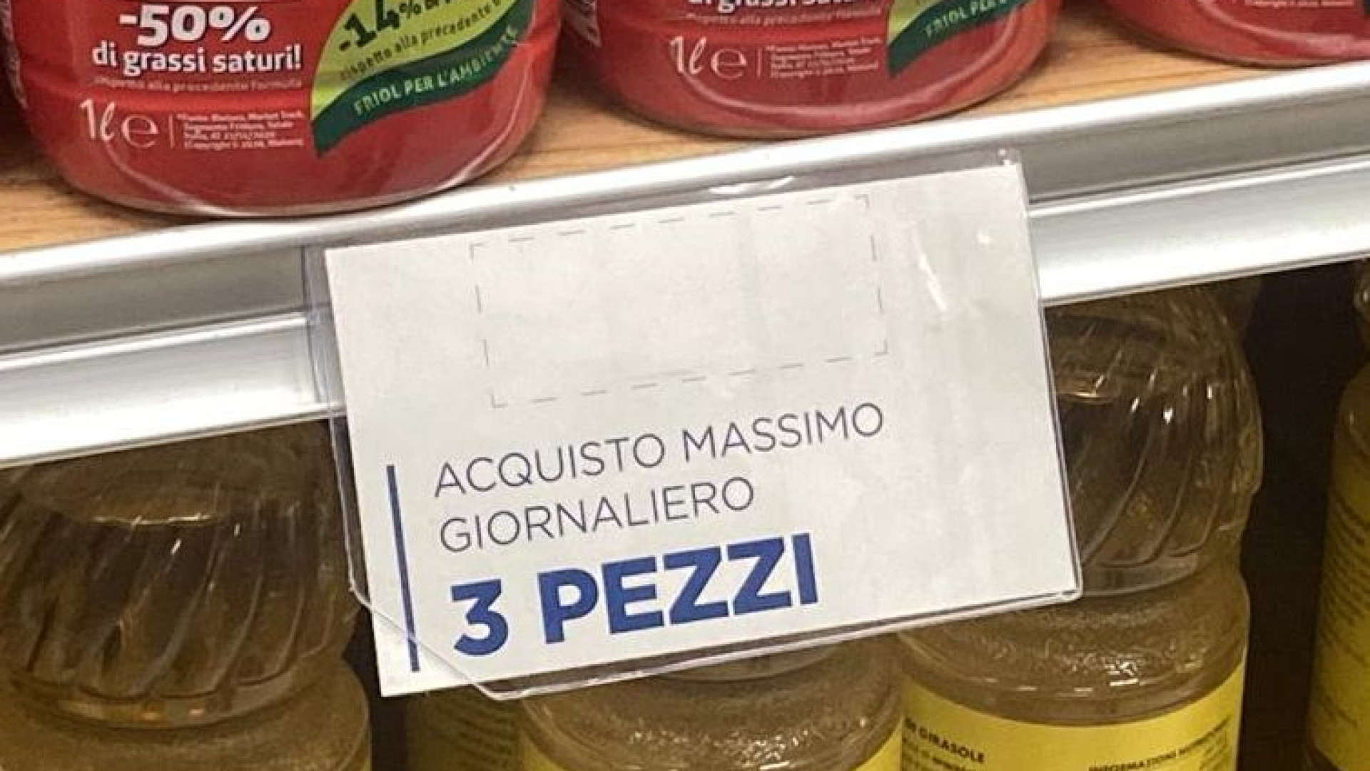 Effetto Ucraina, olio di semi razionato anche a Piacenza: "Acquisto massimo: 3 pezzi"