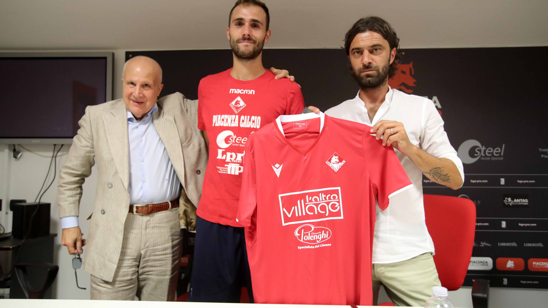 Milesi si presenta: "Ho voluto vestire questi colori a tutti i costi"