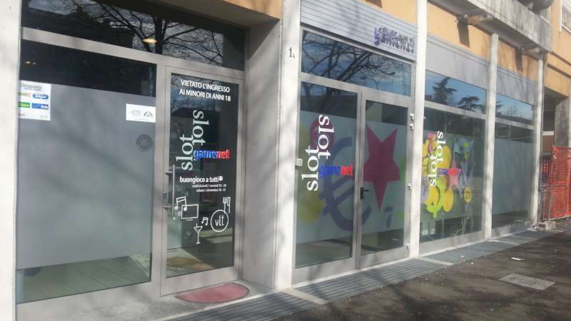 Via Martiri: rapina a mano armata in sala giochi, bottino di 3mila euro
