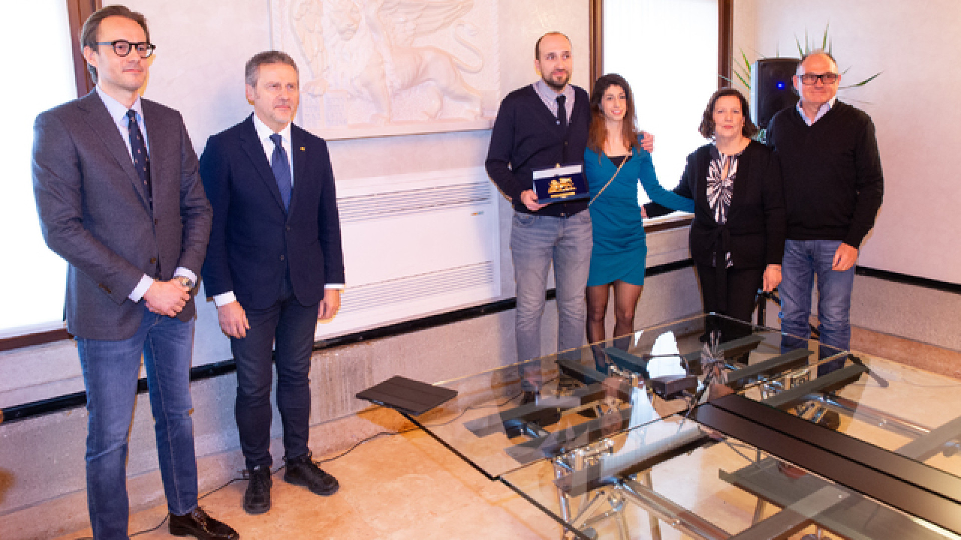 Donato al Consiglio regionale bassorilievo marmoreo raffigurante il Leone di San Marco