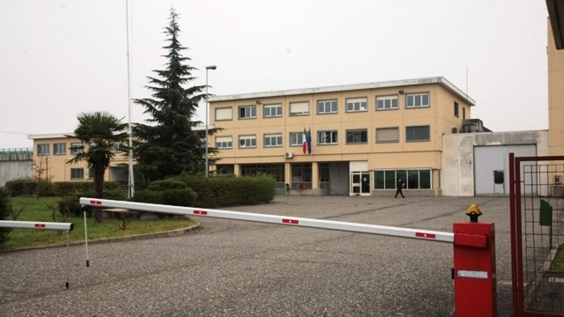 I sottosegretari Reggi e Ferri in visita al Carcere. Ugl: "Sotto organico"