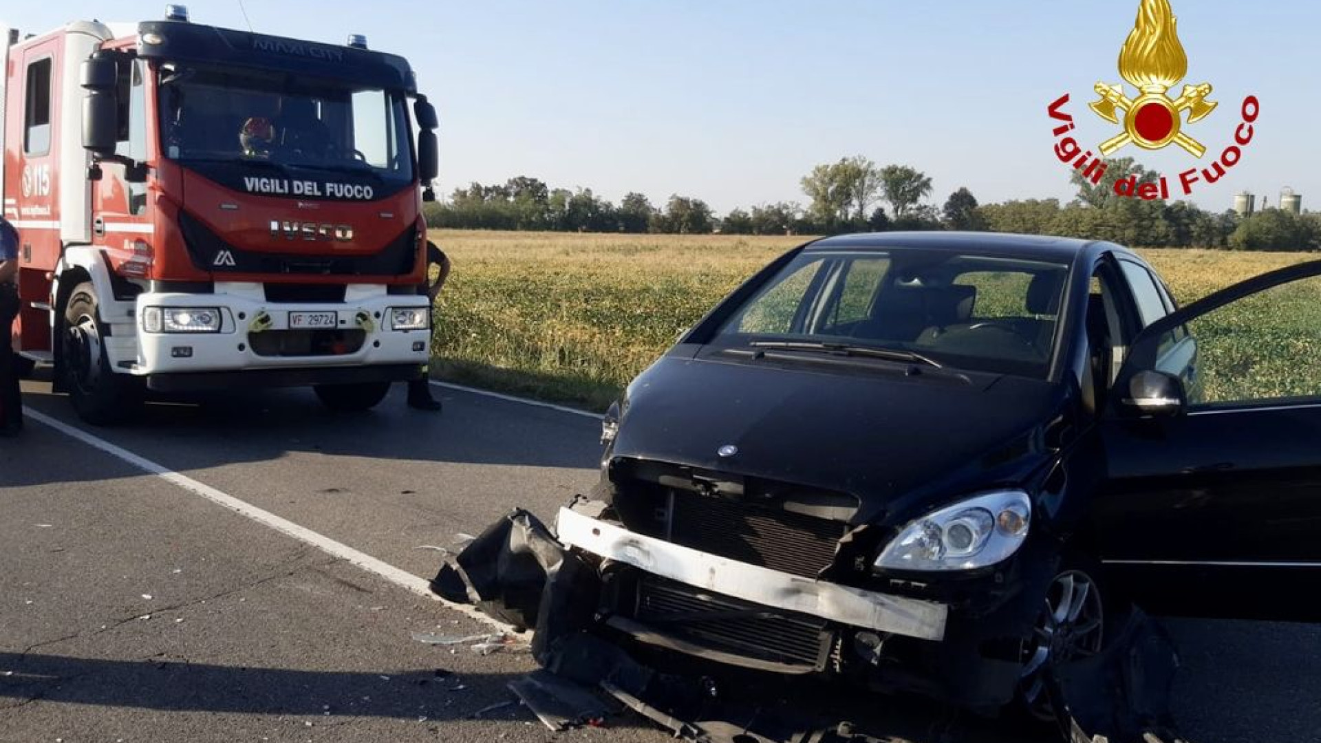 Frontale tra due auto lungo la via Emilia ad Alseno: traffico in tilt