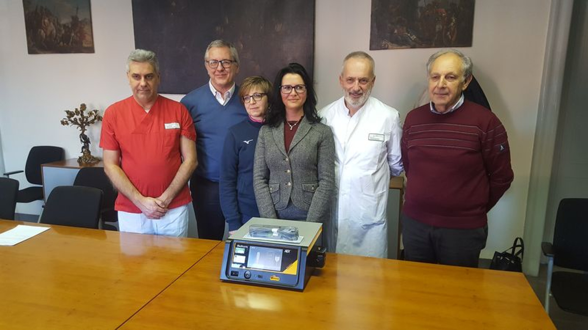 Tumori al seno, 366 interventi nel 2018 e 400 tumori diagnosticati. Armonia regala nuovo elettrobisturi