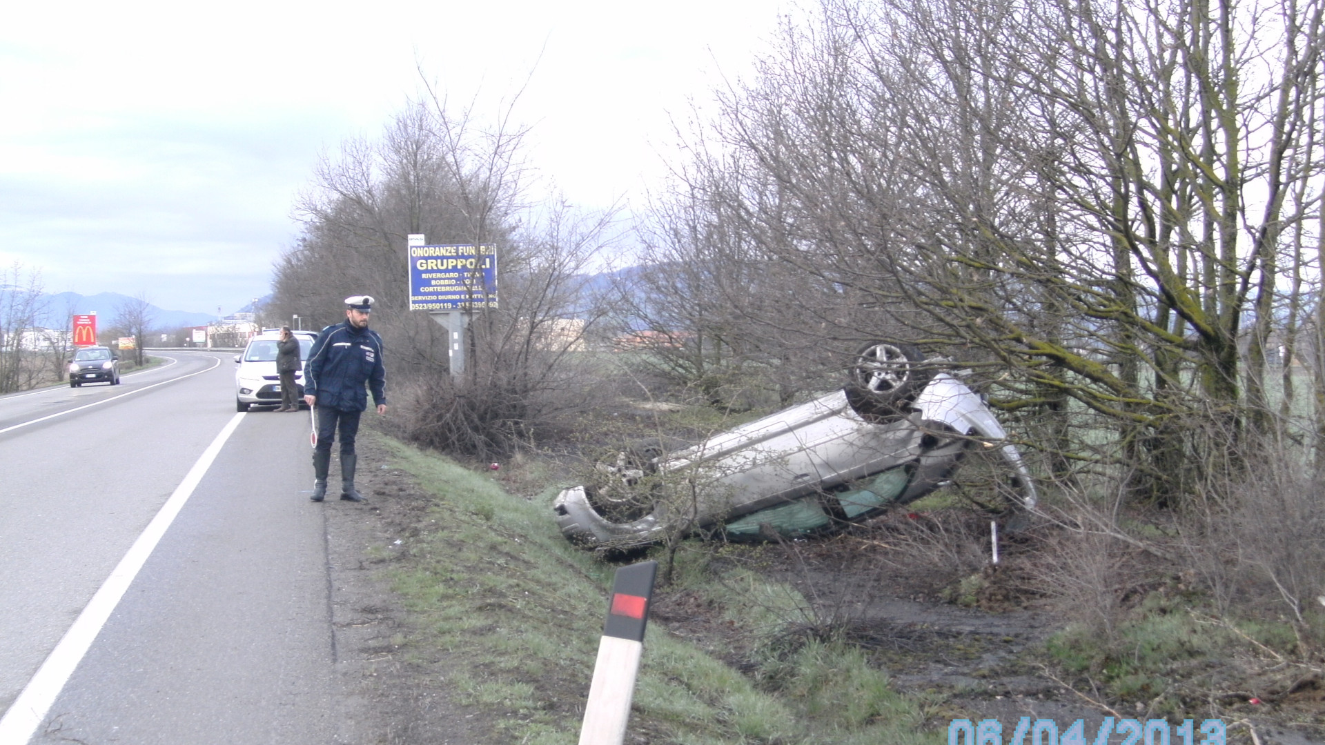 Auto esce di strada sulla statale 45 a Rivergaro. Ferito il giovane conducente