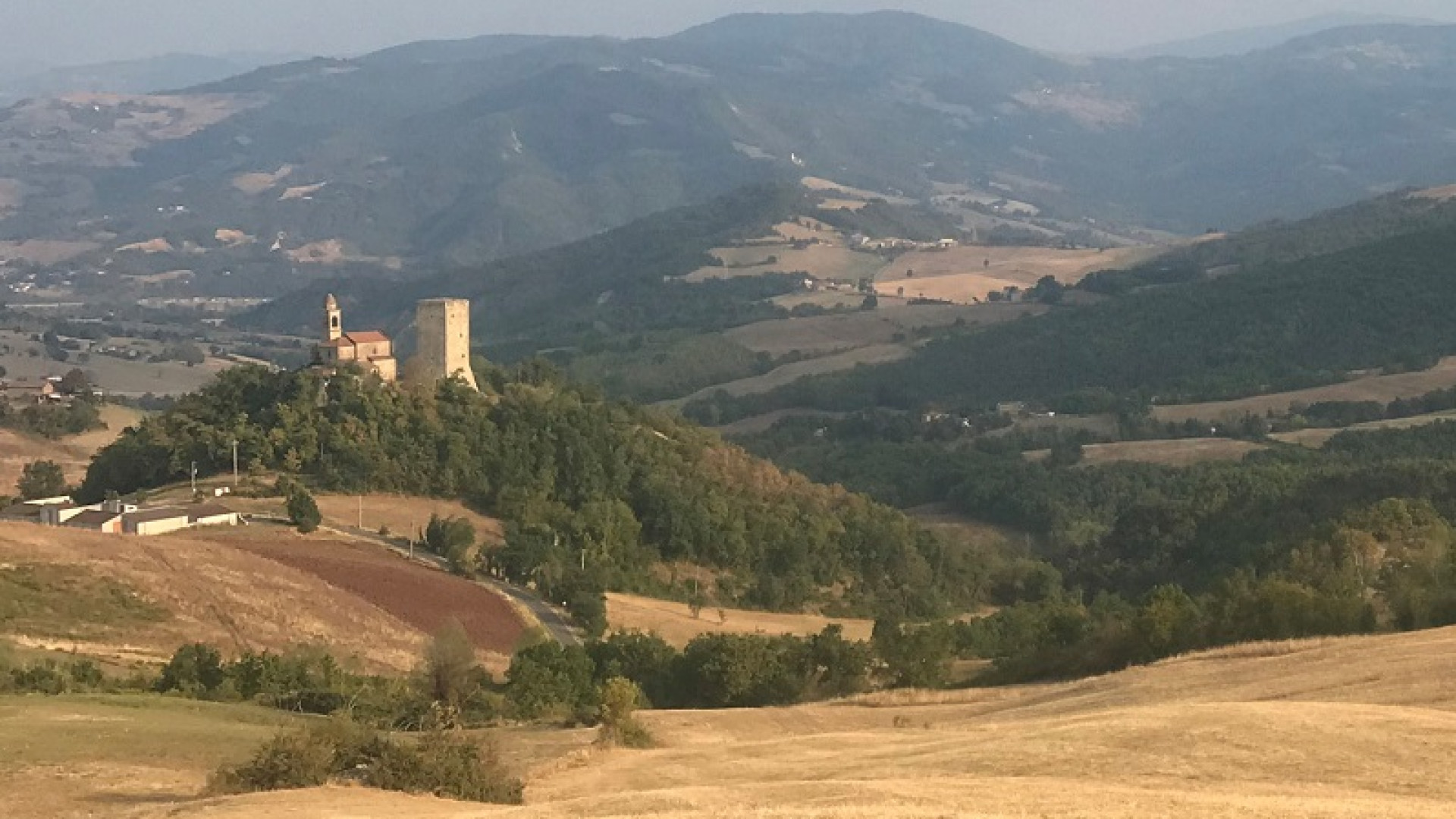 Bobbiano, il parroco anticipa il testamento: "I miei soldi per ristrutturare la chiesa"