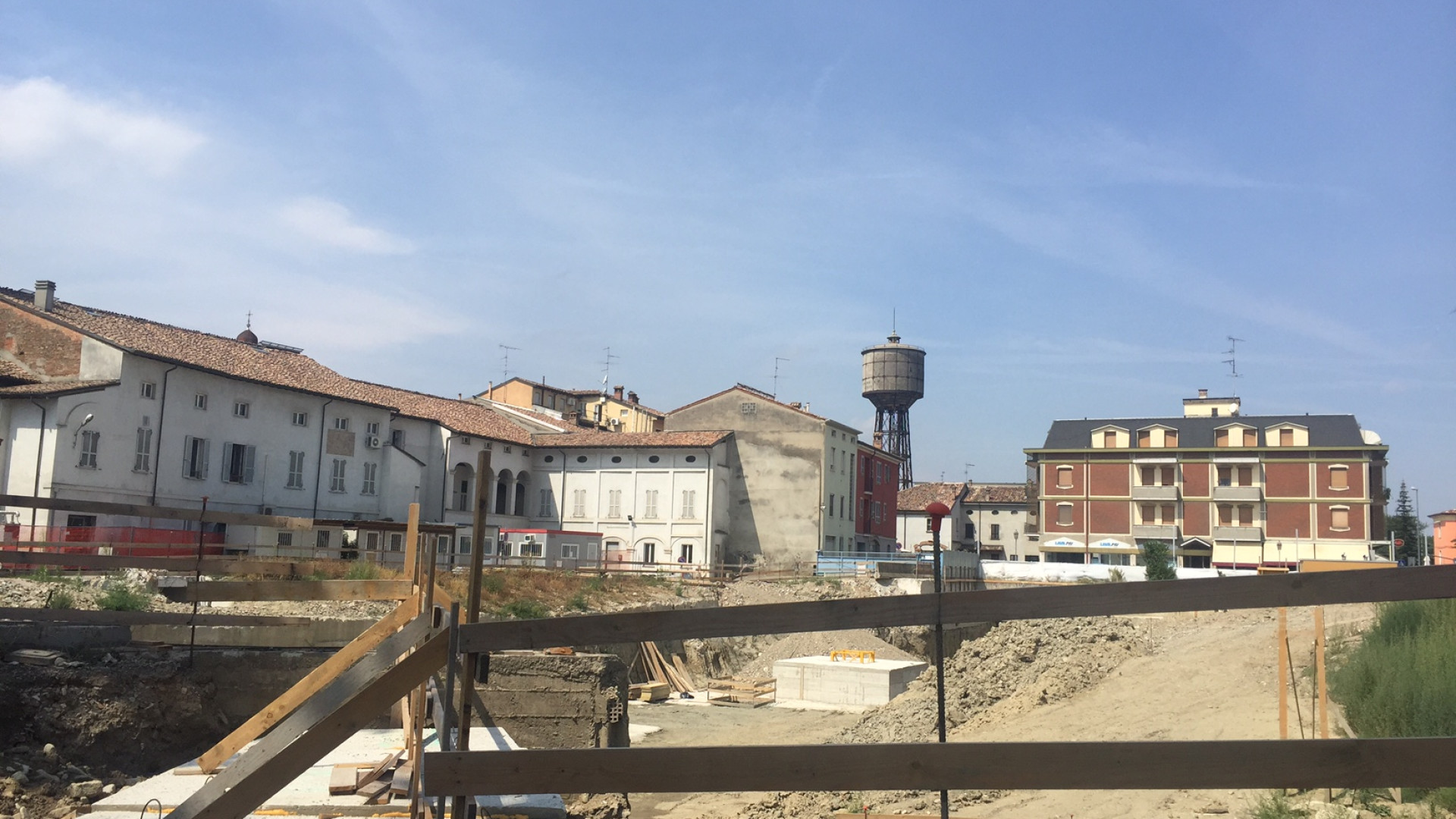 Ospedale di Fiorenuzola, cantiere fermo. Ancora incerti i tempi della bonifica