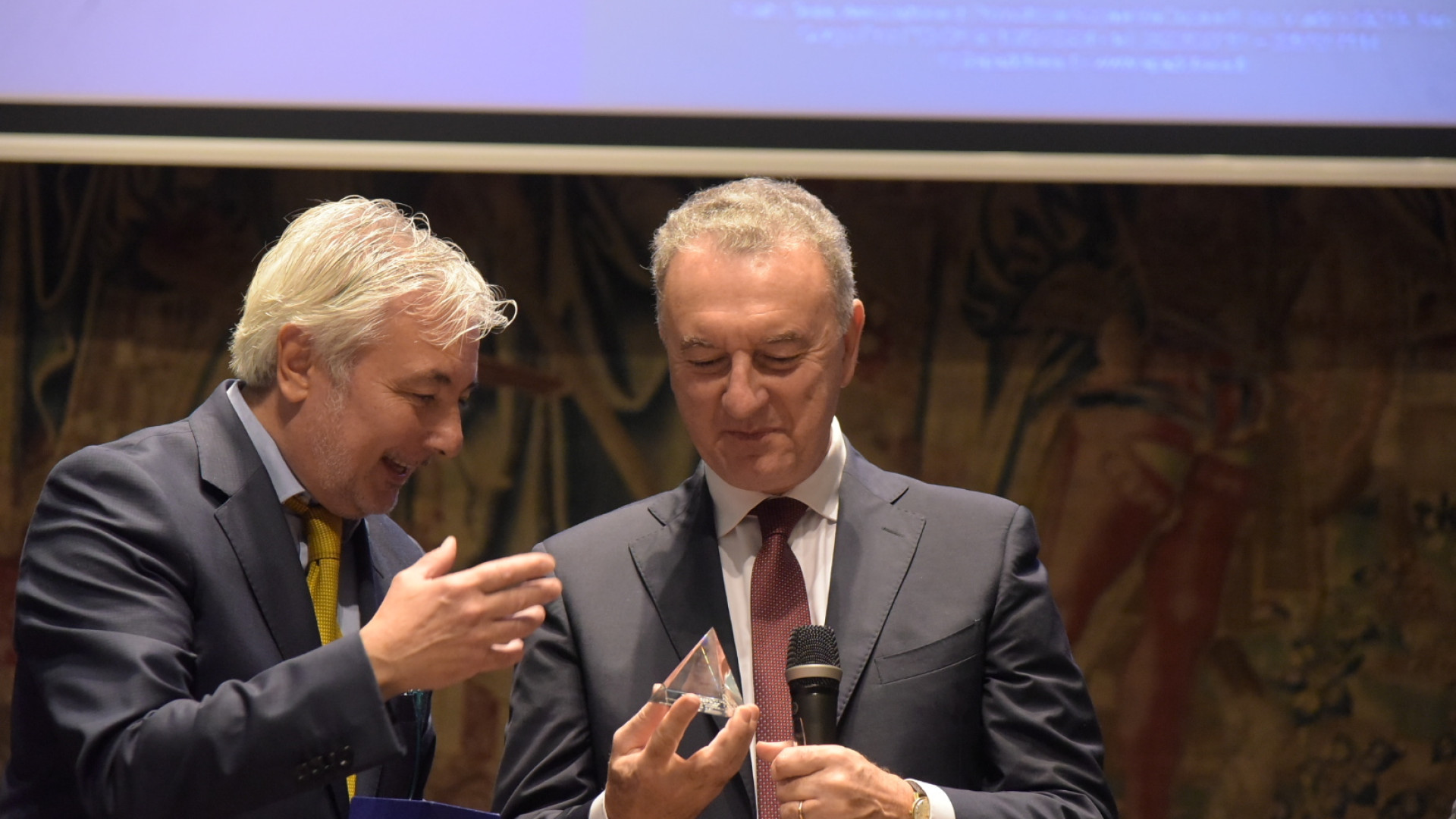 "Premio Spazio Tesla" al fisico piacentino Lucio Rossi