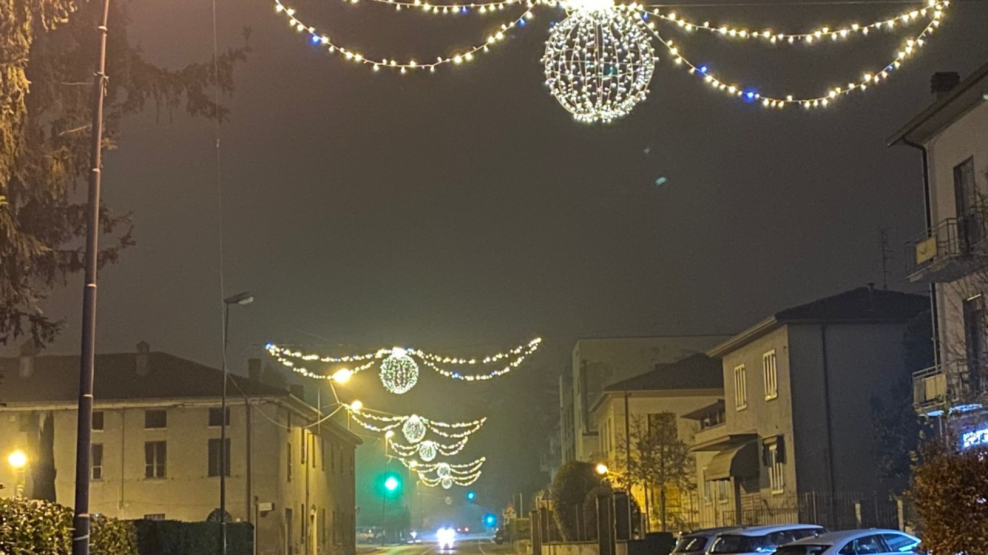 Luminarie si accendono a Vigolzone grazie al comune e alle aziende locali