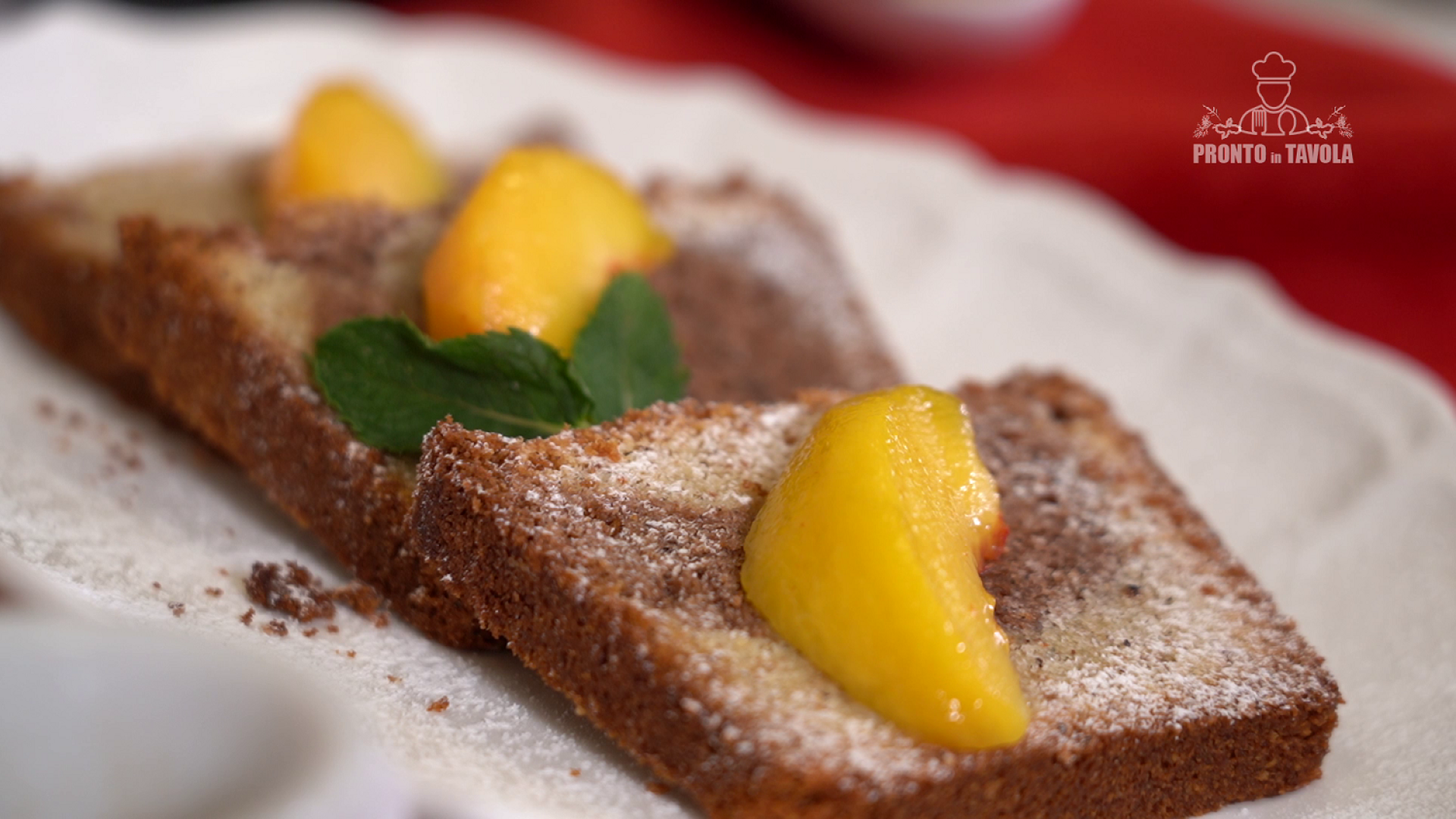 Plumcake bicolore con macedonia di pesche