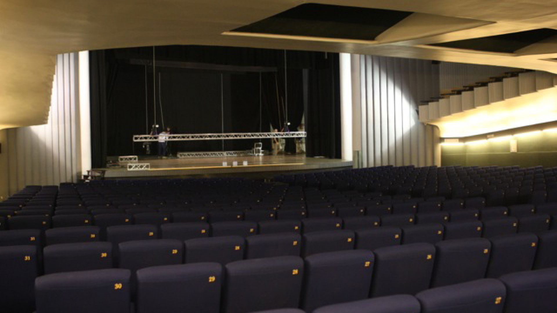 Politeama a rischio chiusura, si cerca acquirente per "salvare" il cinema e il centro