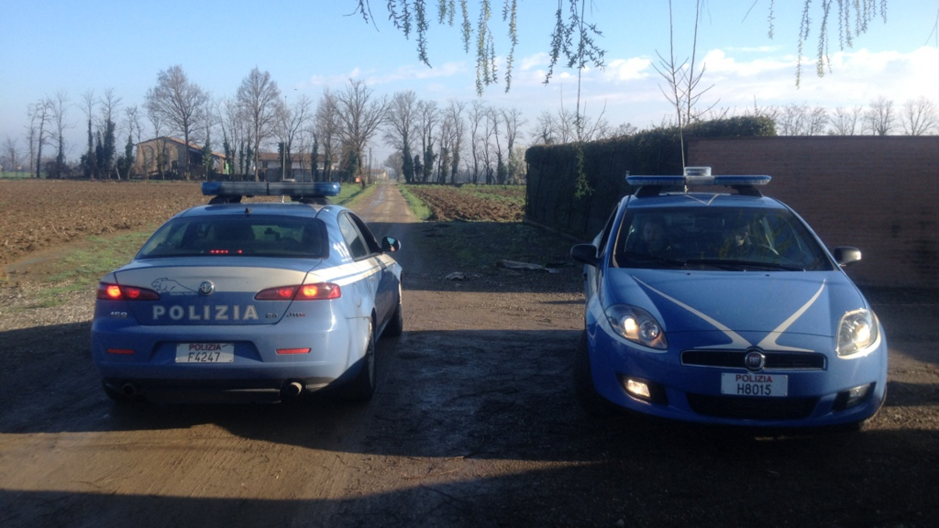 Ucciso in casa. Moglie indagata, l'avvocato: "E' sotto shock"