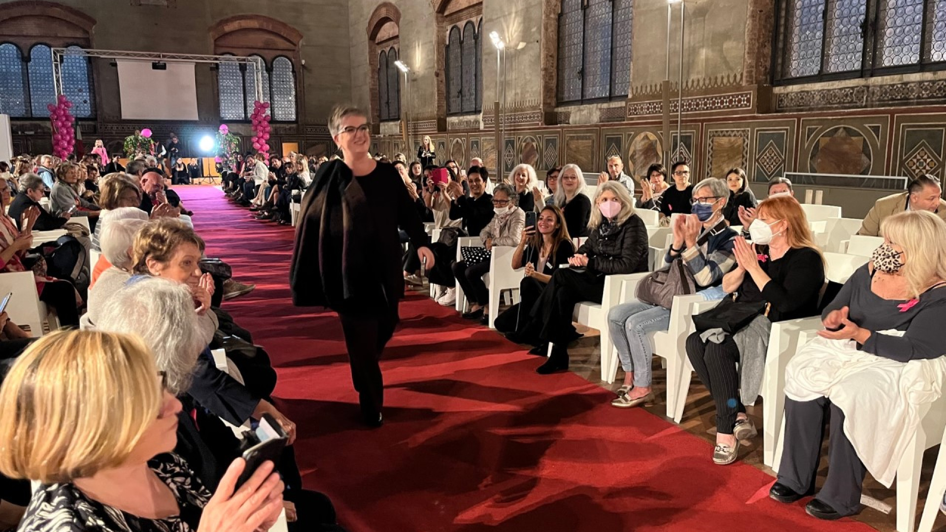 Tumore al seno, Bra Day al Gotico: "Ci reimpossessiamo della nostra femminilità"