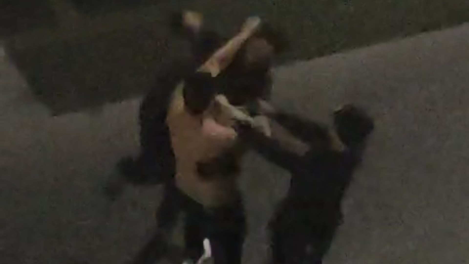 Urla, schiaffi e pugni: |in viale Dante residenti svegliati da una rissa