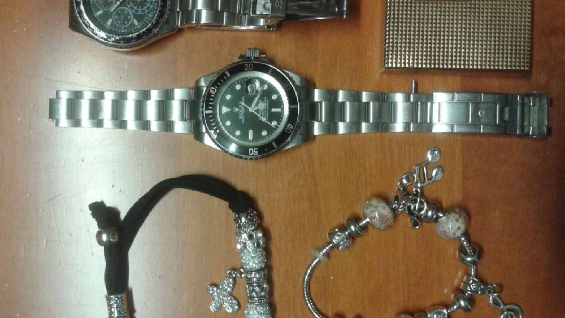 Rolex, gioielli e attrezzi da scasso. Tre georgiani in manette