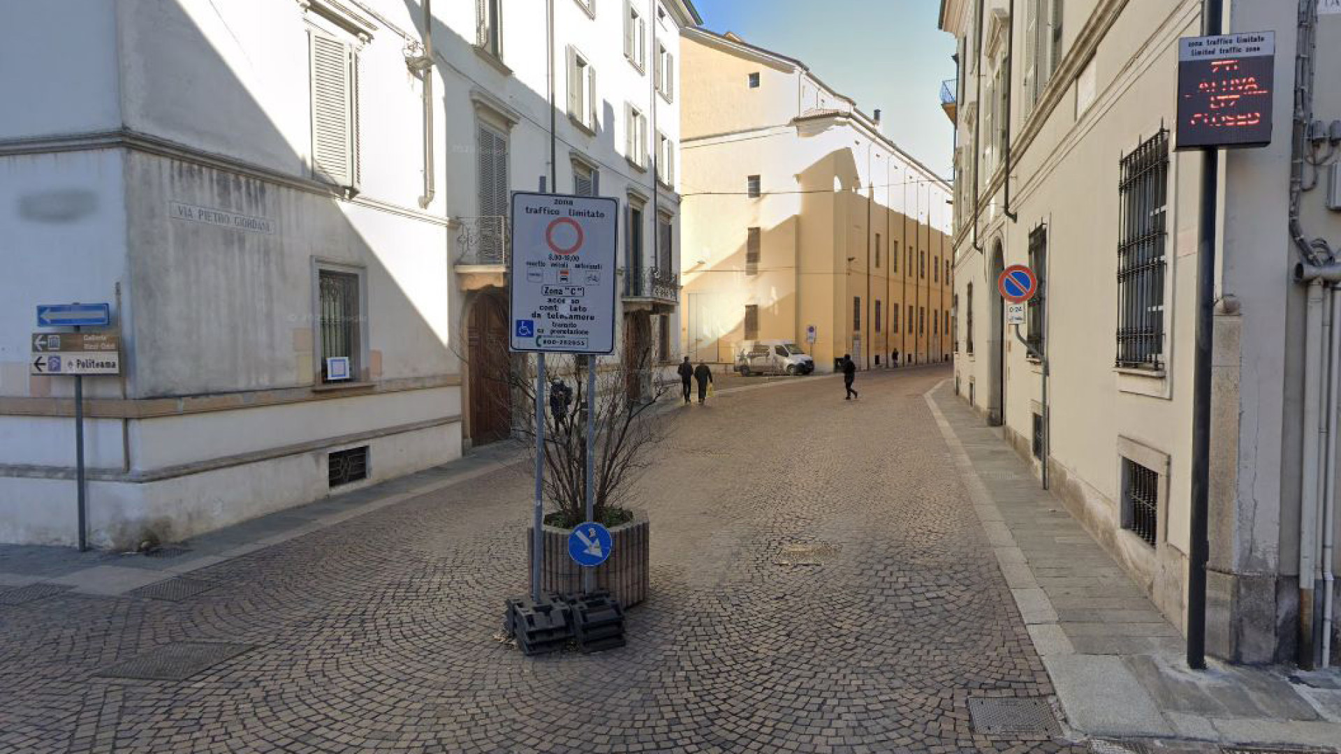 Mobility manager di tre scuole contro la chiusura ritardata Ztl via Giordani